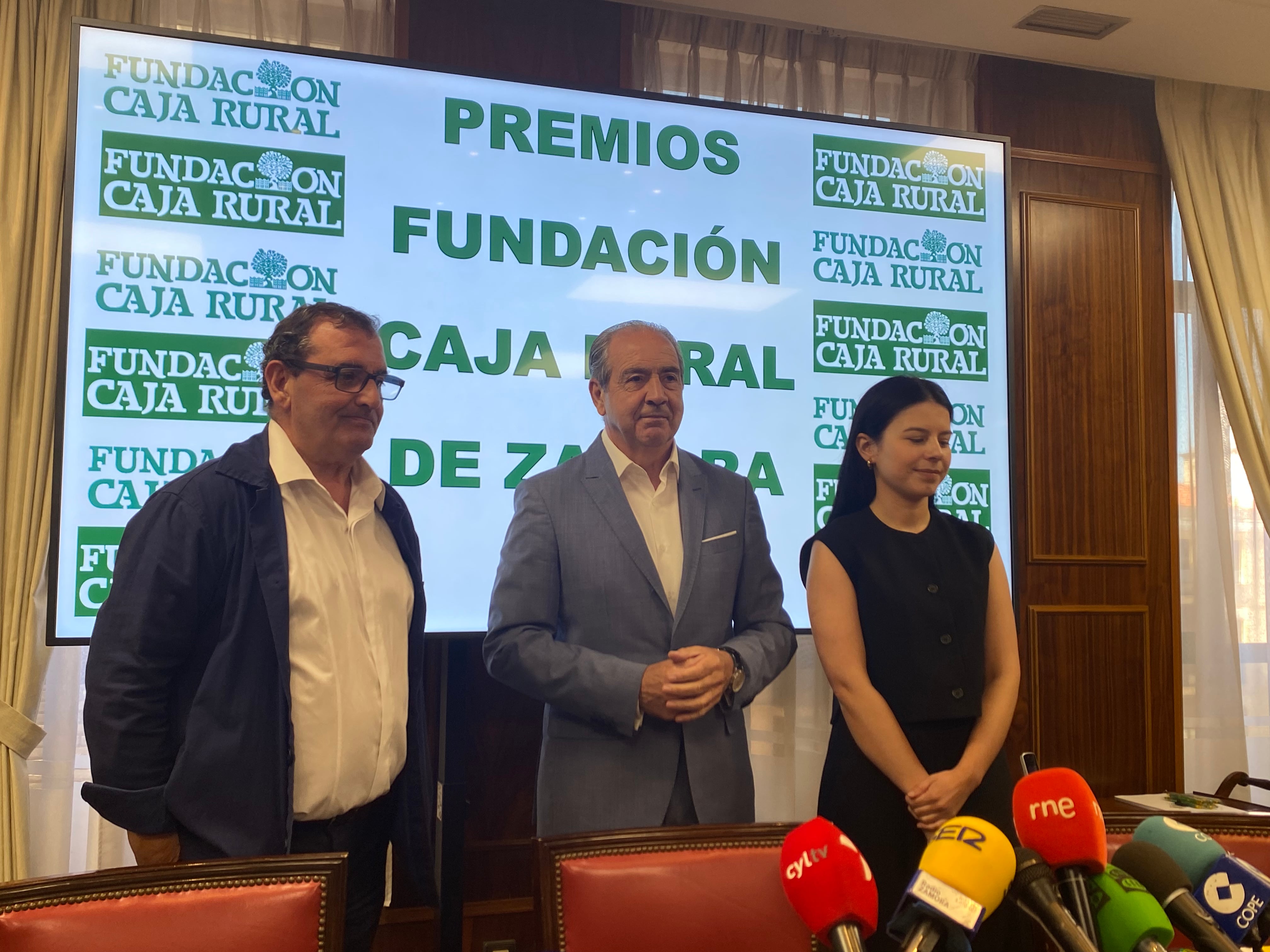 Narciso Prieto, Cipriano García y Laura Huertos en la presentación de los premios