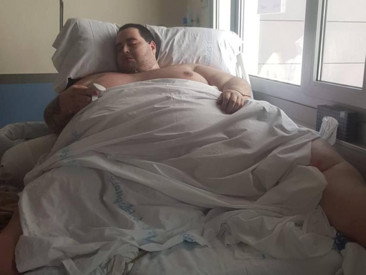 La familia del joven de 385 kilos denuncia al hospital por darle el alta