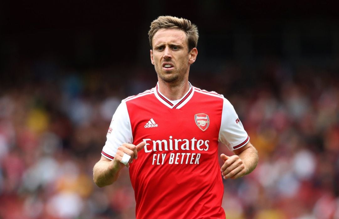 Monreal durante un partido con el Arsenal