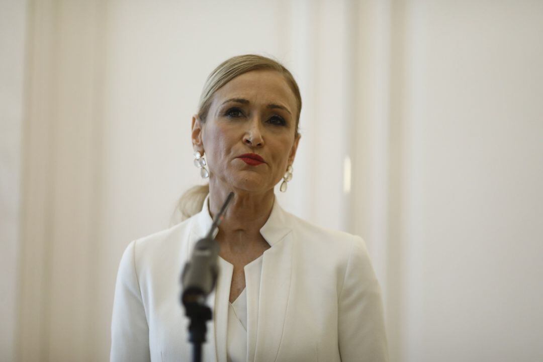 Fotografía de archivo de la rueda de prensa de Cristina Cifuentes en la que anunció su dimisión