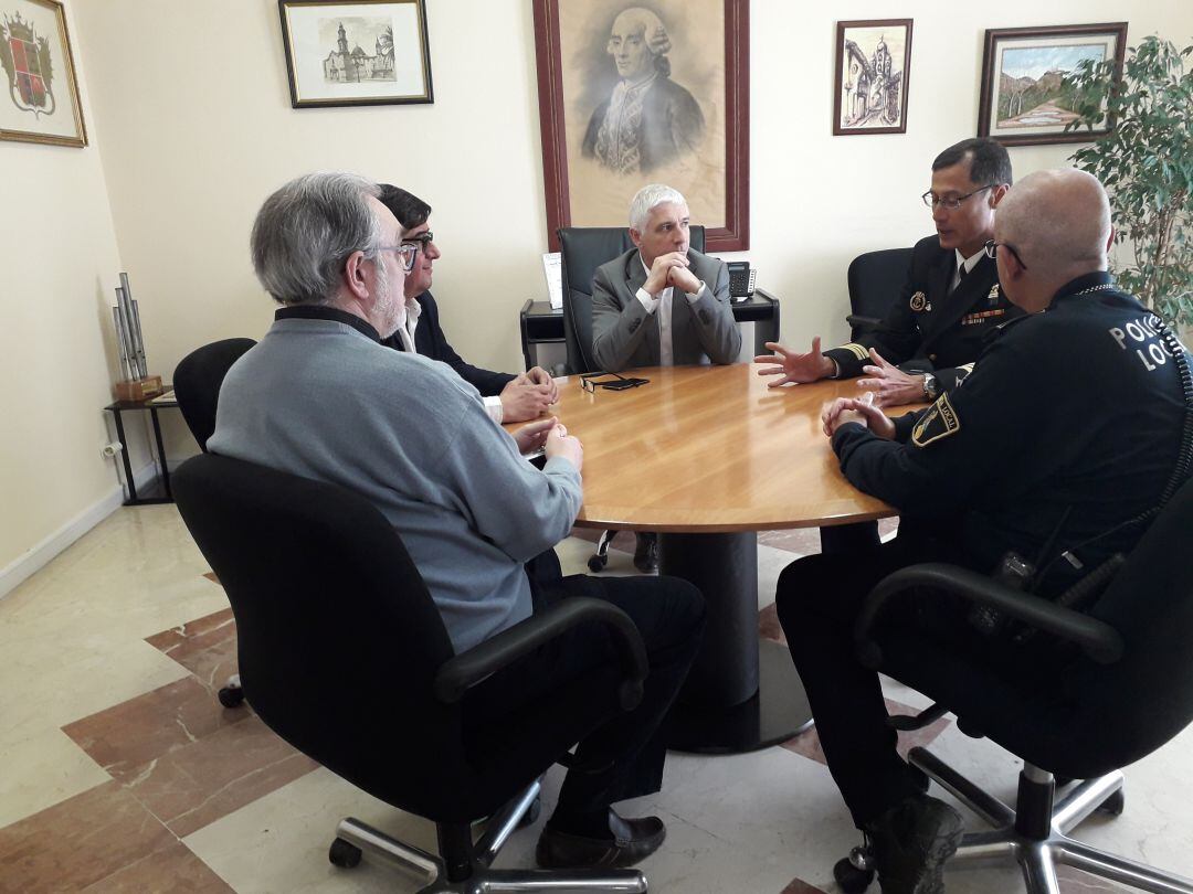 Reunión con el capitán de corbeta