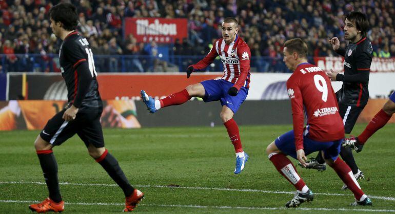 Football Soccer - Atletico Madrid v Athletic Bilbao - Spanish Liga BBVA - Vicente Calderon stadium, Madrid, Spain