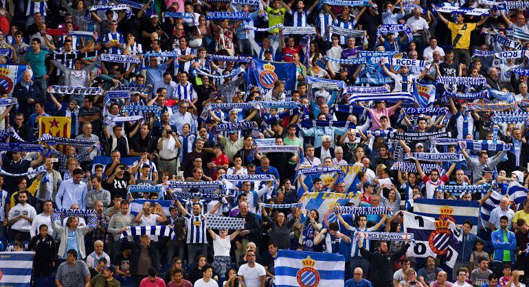 Aficionados del Espanyol, en un partido de Liga ante el Real Madrid.