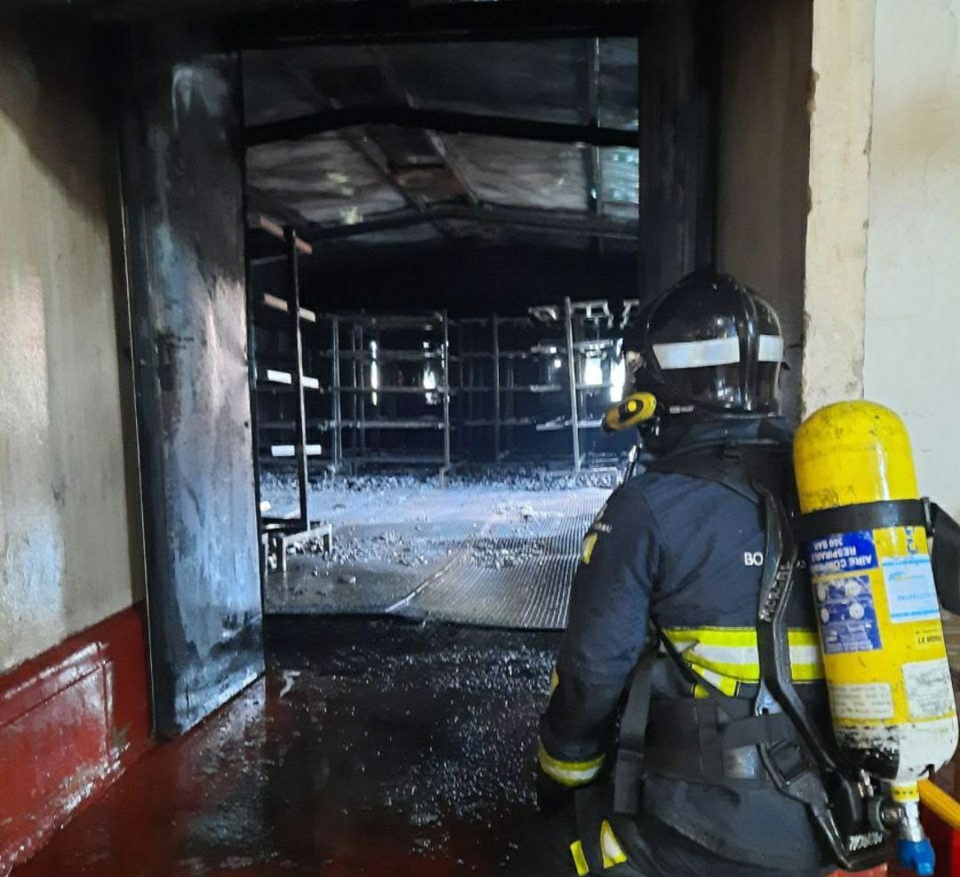 El fuego calcinó un secadero