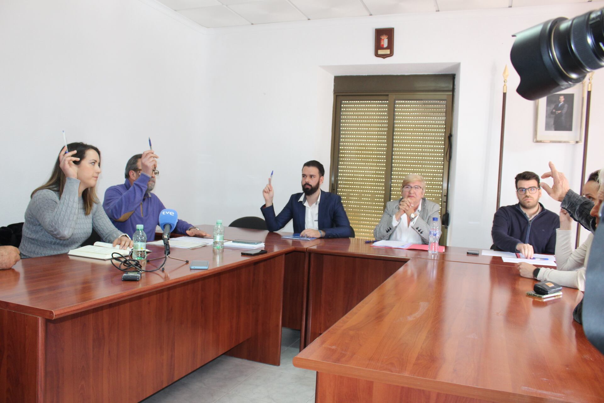 Ángel Fiteni asume la Alcaldía de Villaverde de Guadalimar tras salir adelante la moción de censura presentada por PP y PSOE