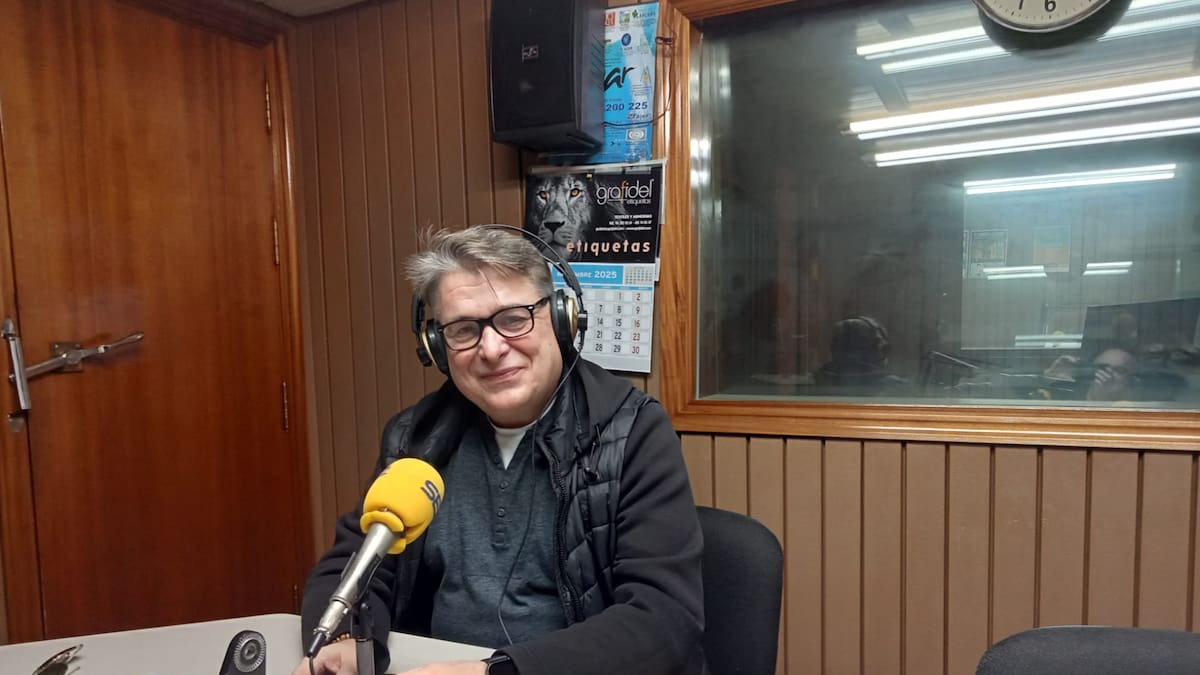 Paco Rosique, pte de la Junta Central de fiestas en radio Villena SER