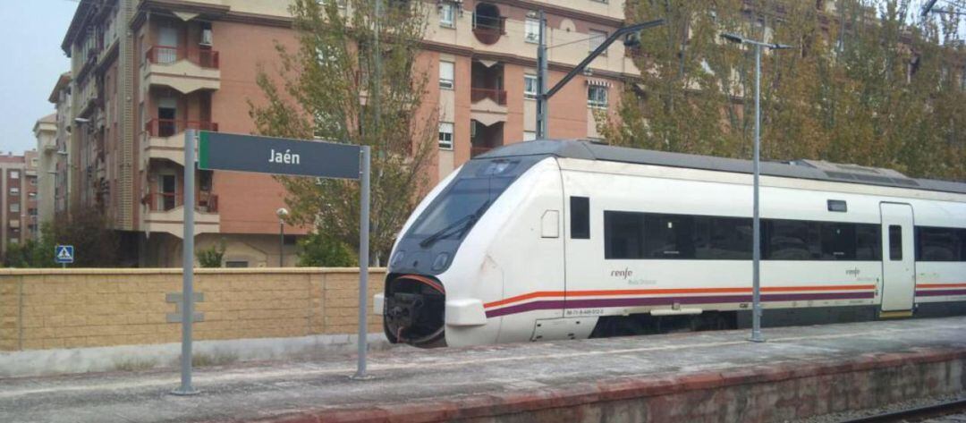 Tren en la estación de Jaén.