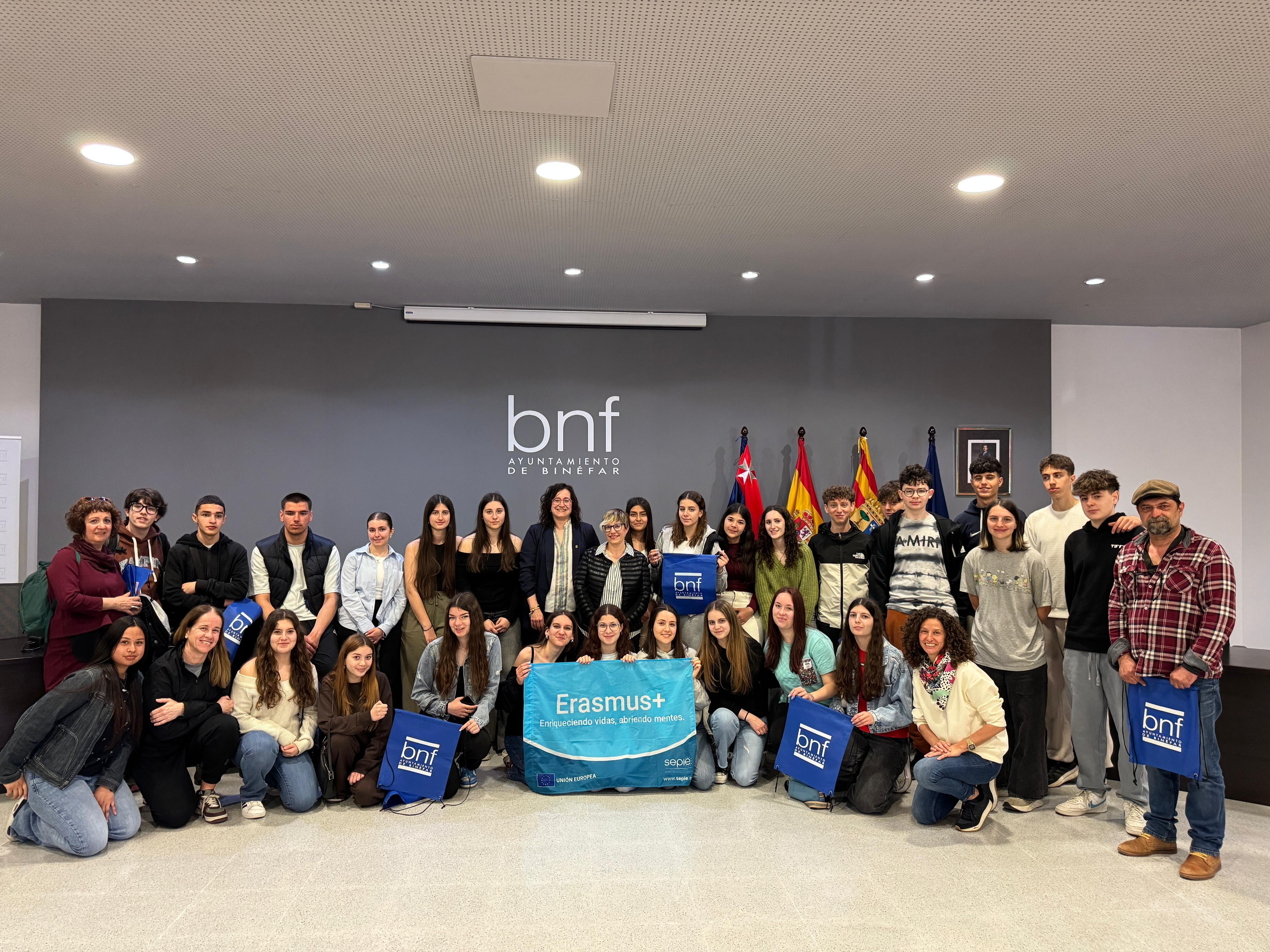 Recepción de los alumnos en el Ayuntamiento de Binéfar.