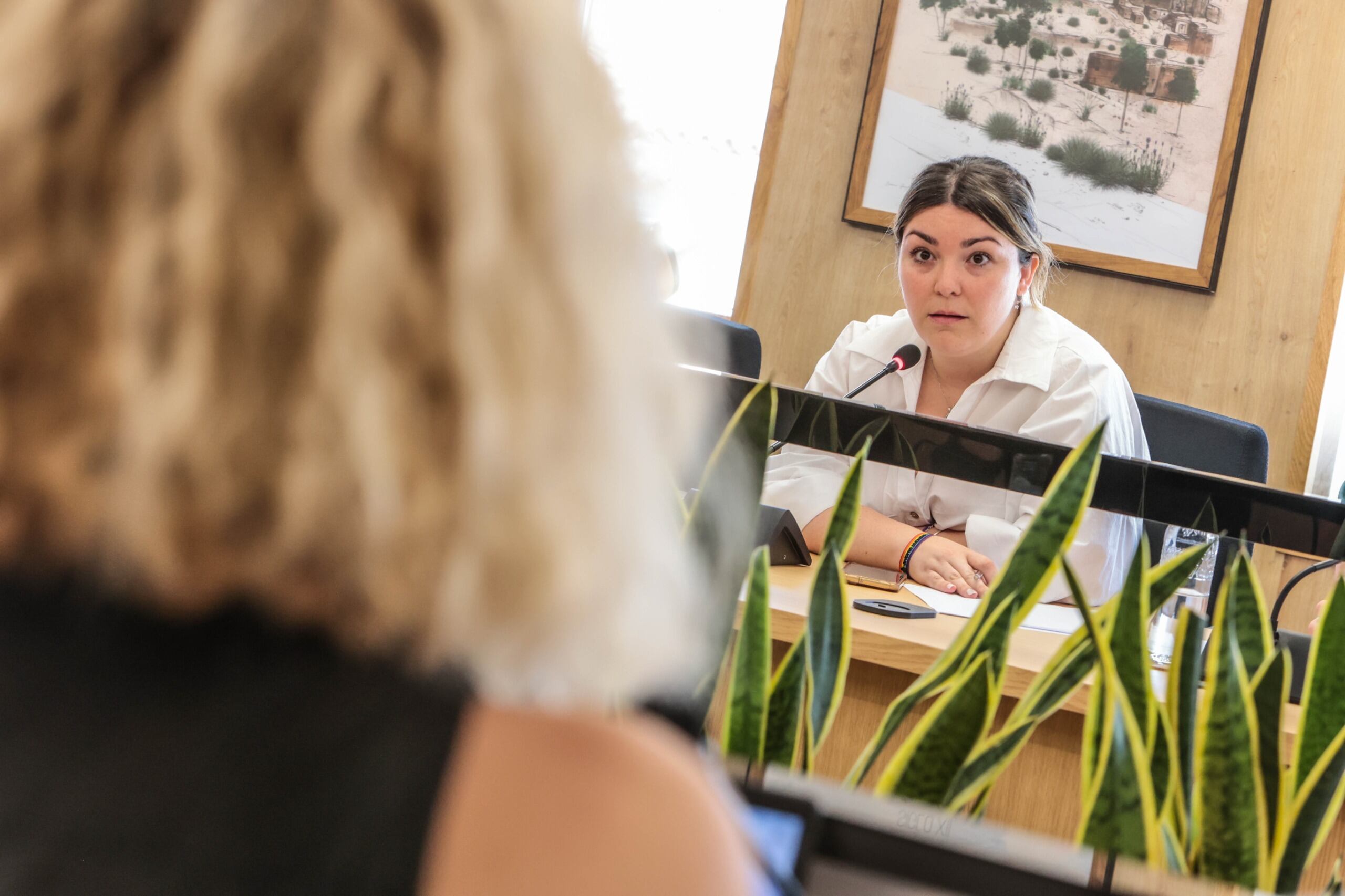Anabel García, concejala de Diversidad de Elda, defendió en Pleno la moción ante la negativa de PP y Vox