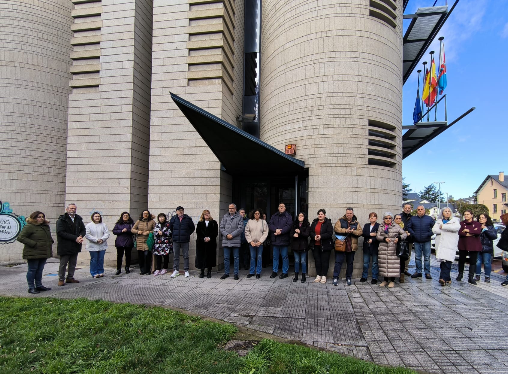 Concentración a las puertas del Consejo Comarcal del Bierzo