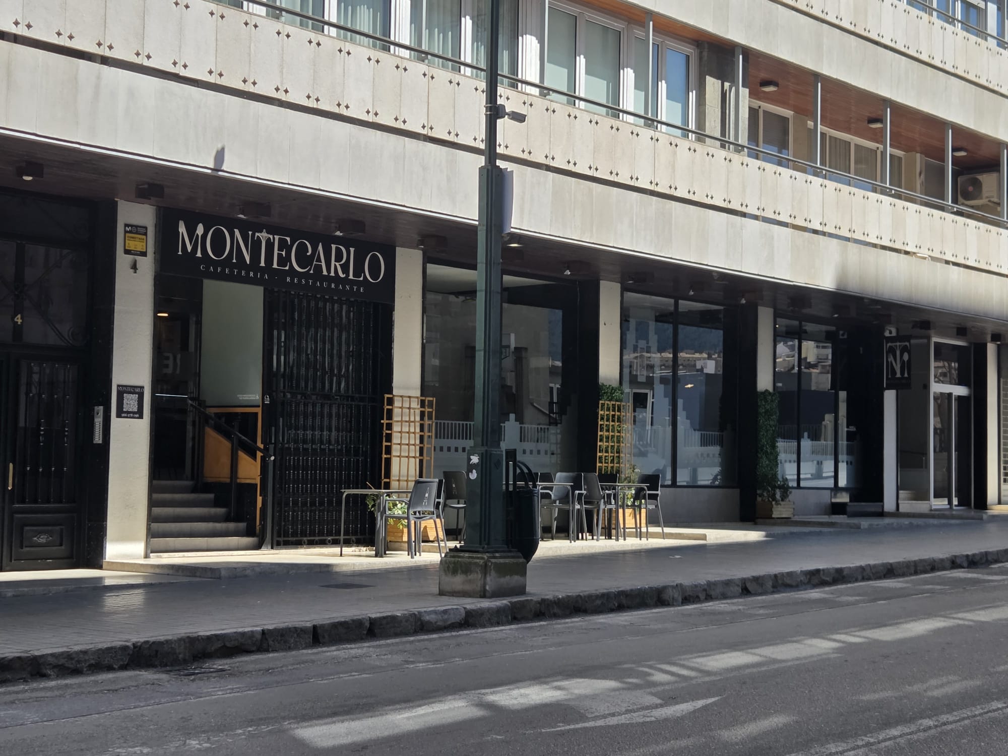 El restaurante salón Montecarlo abierto, quince días después del incendio