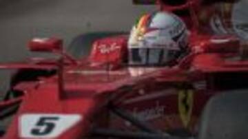 El lapsus de Vettel en el 'pit lane' por el que casi atropella a un mecánico