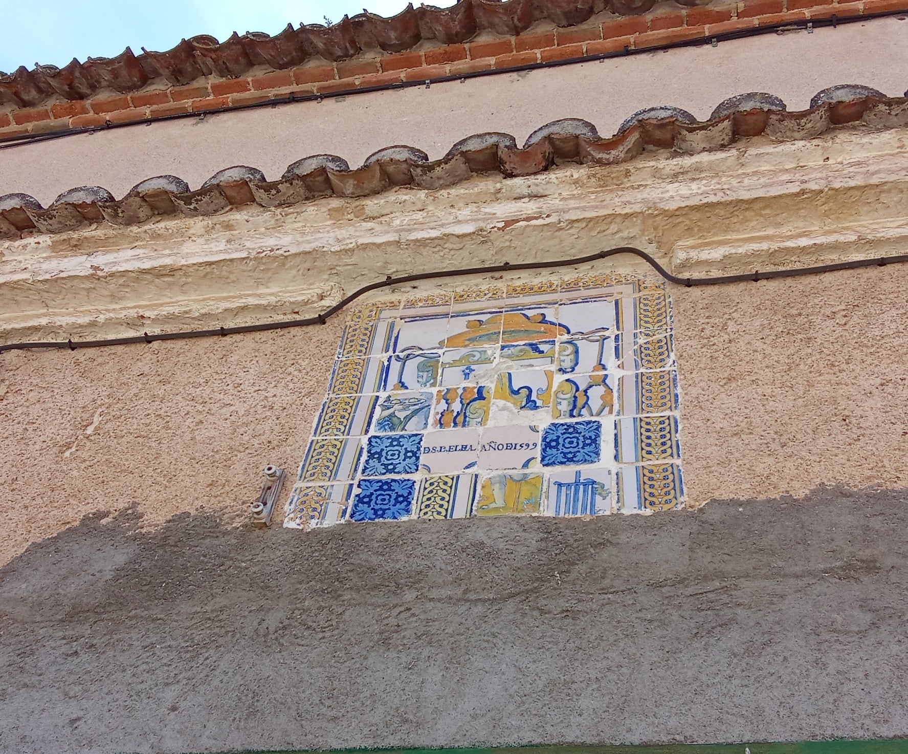 Escudo en la fachada de la Casa de la Tercia de San Martín de Pusa