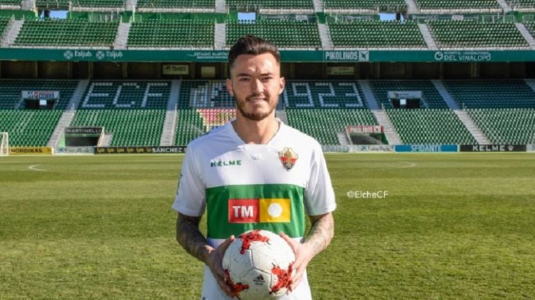 Josan en su presentación como jugador del Elche en el Martínez Valero