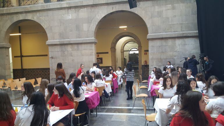 Alumnas del CODEMA, este martes, en el Antiguo Instituto