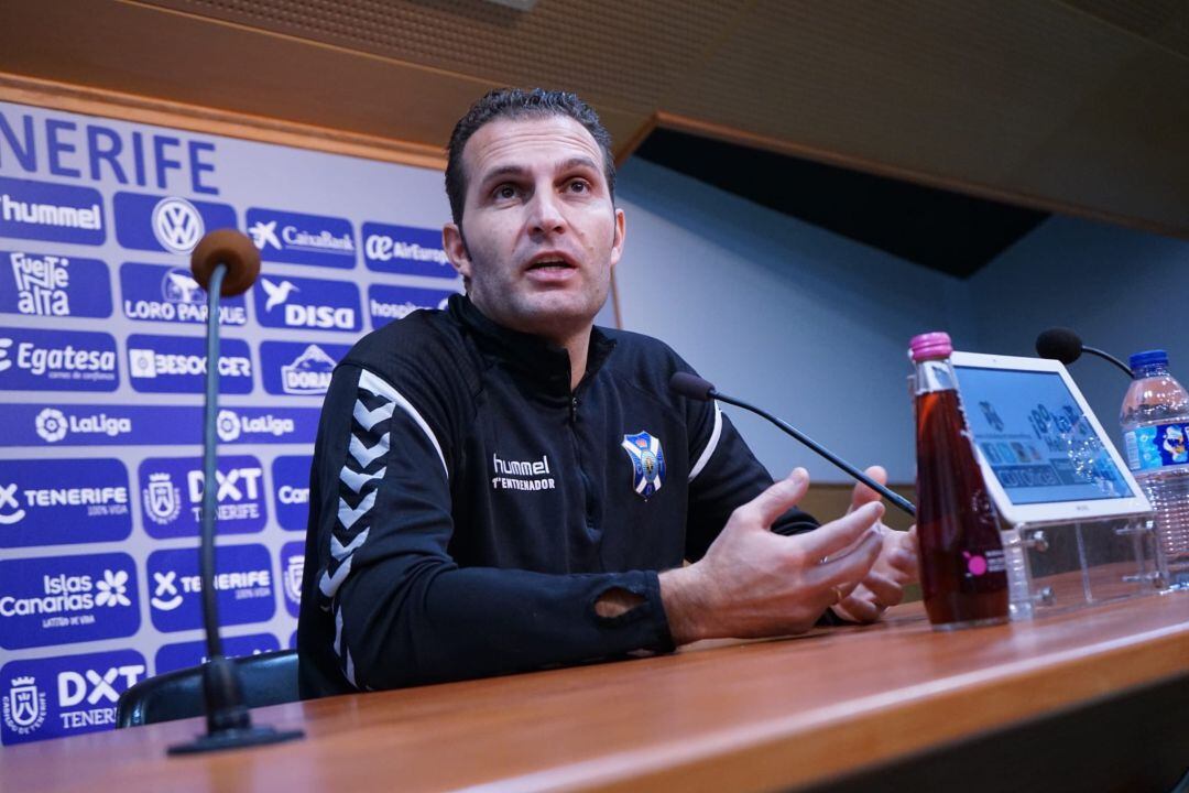 El técnico blanquiazul en su comparecencia previa al encuentro ante el Málaga