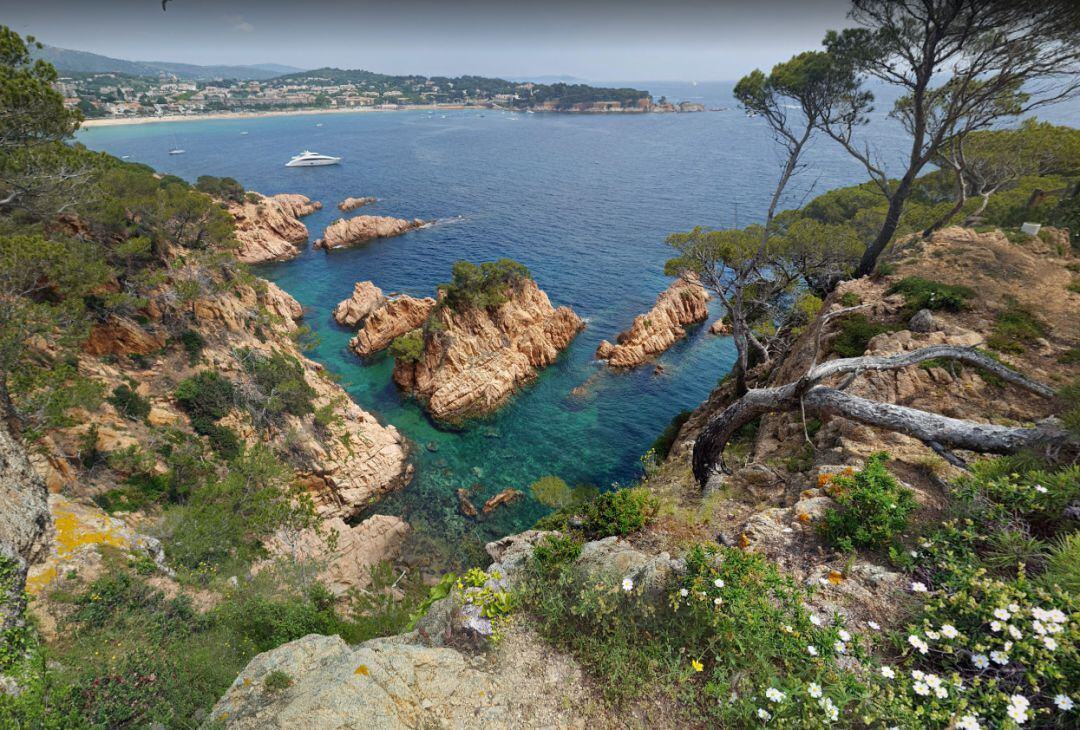 Muere un pescador arrastrado por un golpe de mar en Girona