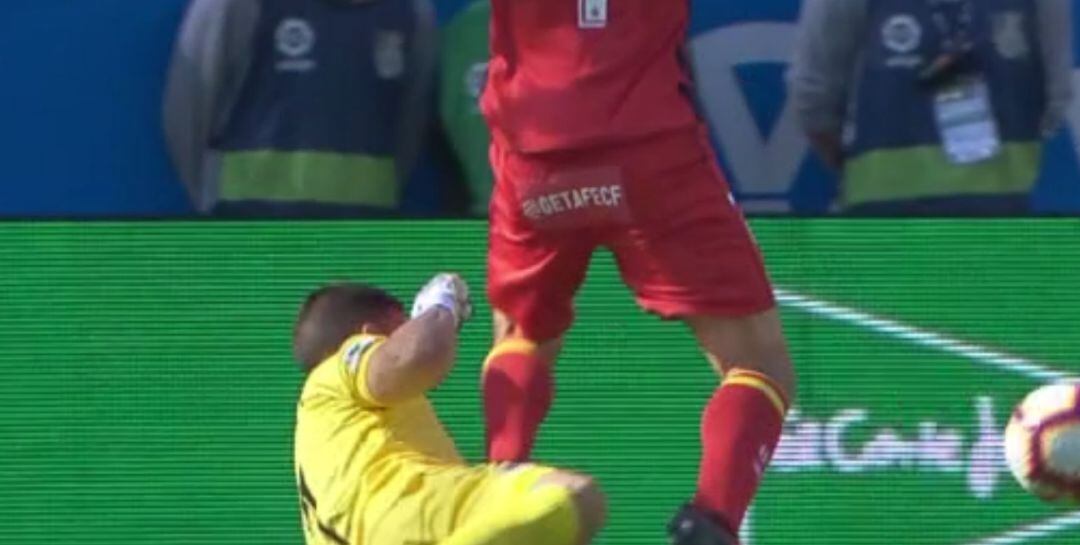 La imagen de la polémica con el segundo posible penalti no pitado al Getafe en Anoeta