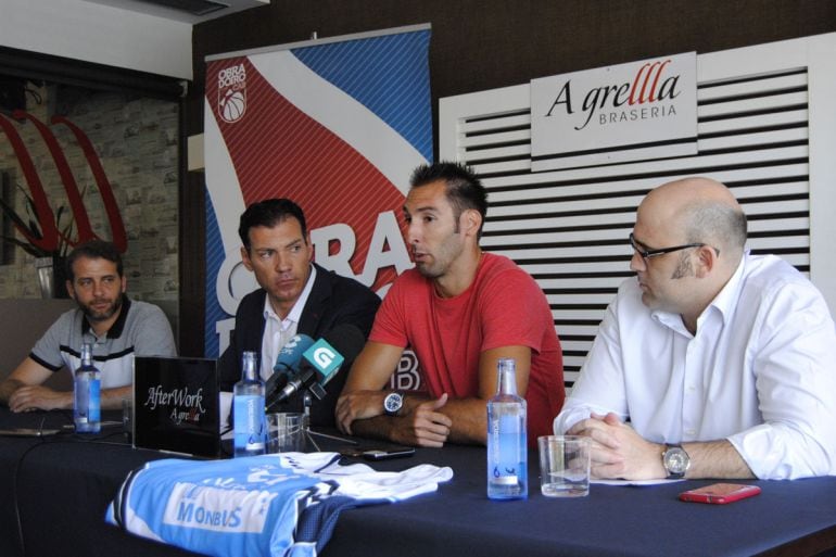 Presentación de Corbacho con el Obradoiro