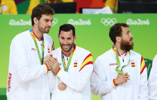 Gasol, Rudy y Sergio Rodríguez con la medalla de bronce.