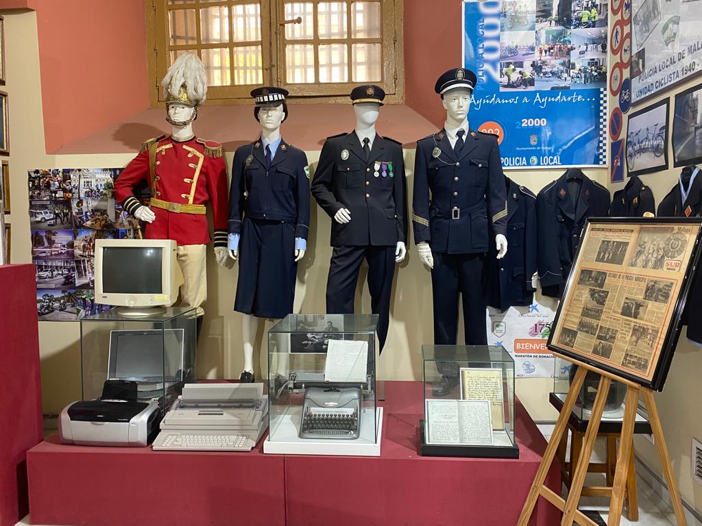 Uniformes históricos de la Policía Local de Málaga