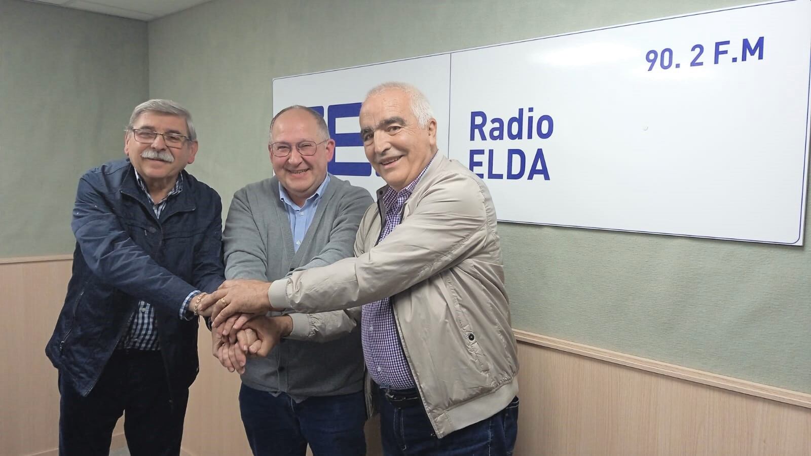 Miguel, Silvestre y Juan Carlos, en el estudio de Radio Elda