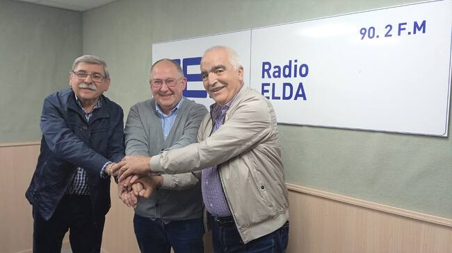 Miguel, Silvestre y Juan Carlos, en el estudio de Radio Elda