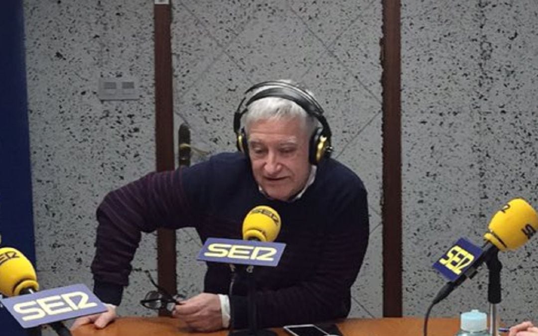 El portavoz municipal durante una intervención en Radio Ourense