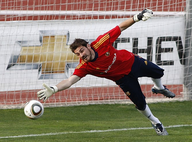 Casillas, durante un entrenamiento con la Selección