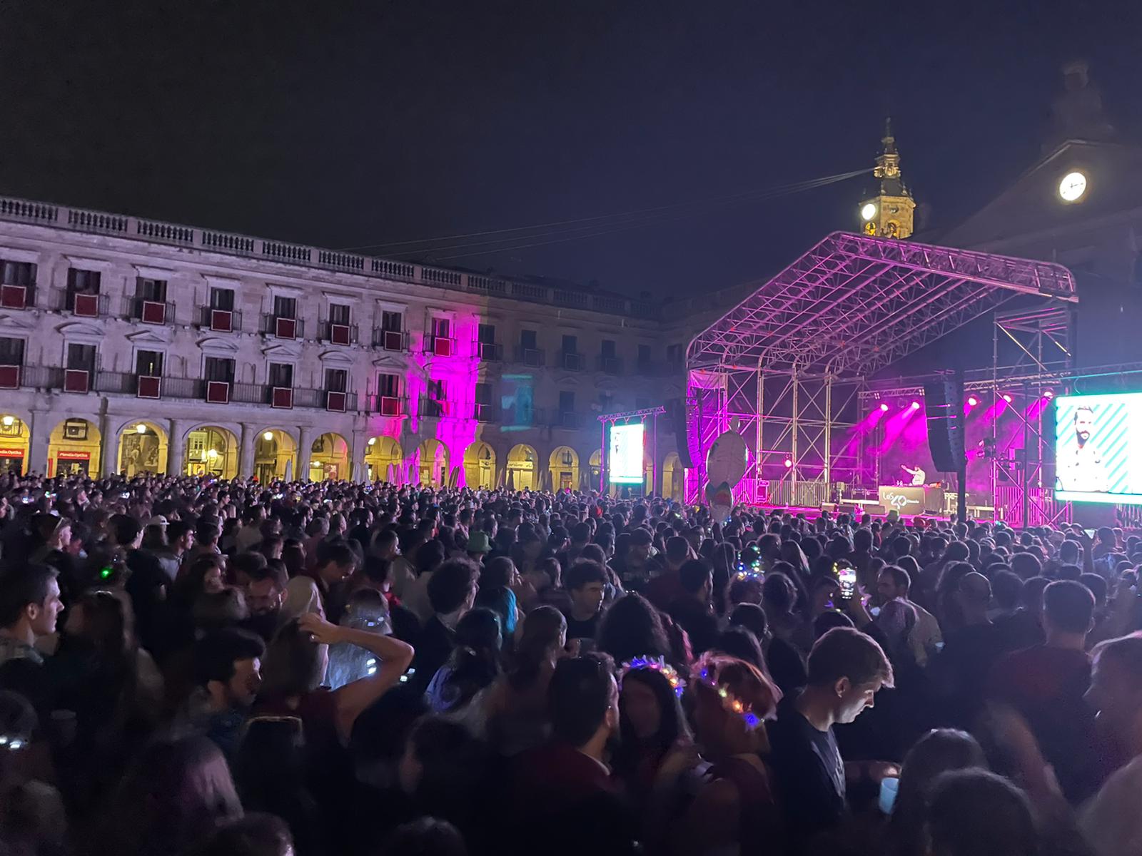 El público llenó la Plaza de España en Los40 Classic La Blanca