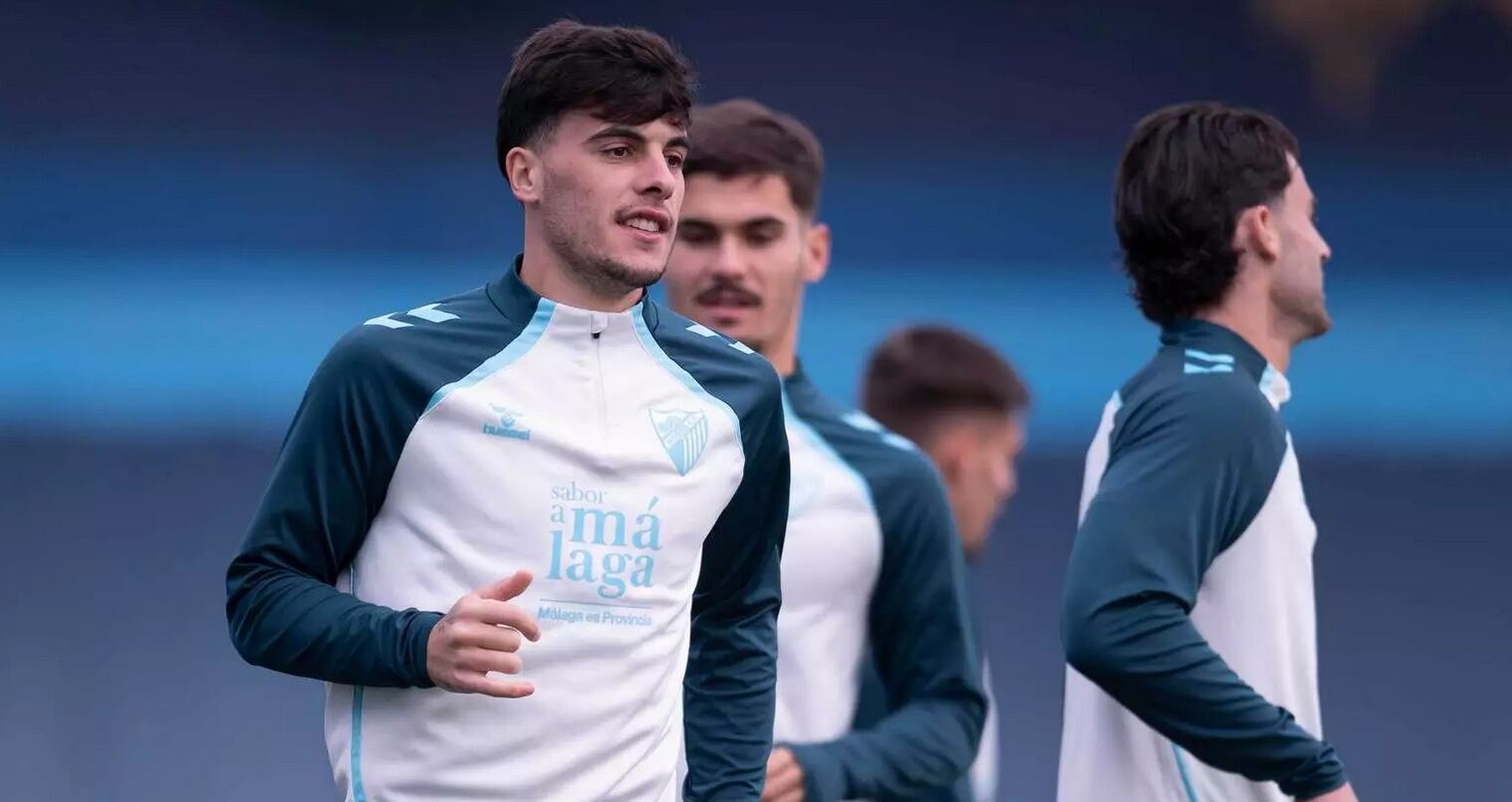 Lobete, en el entrenamiento del jueves, con Chupete detrás y Jáuregui a su derecha