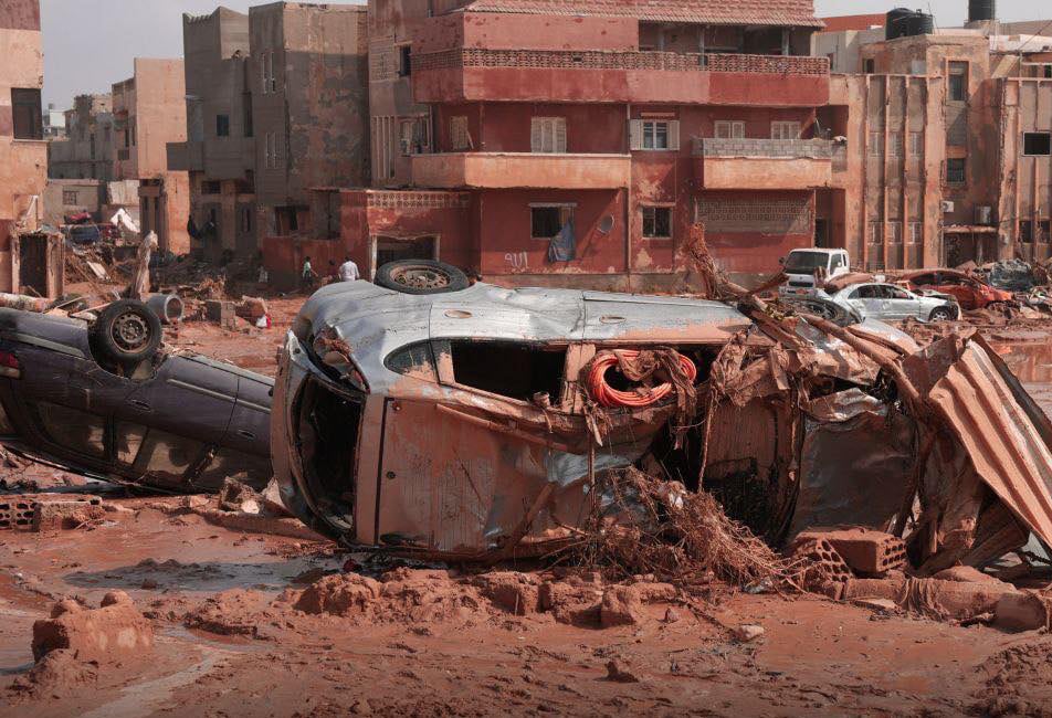 Coches volcados en la ciudad libia de Derna tras el paso del ciclón &quot;Daniel&quot;