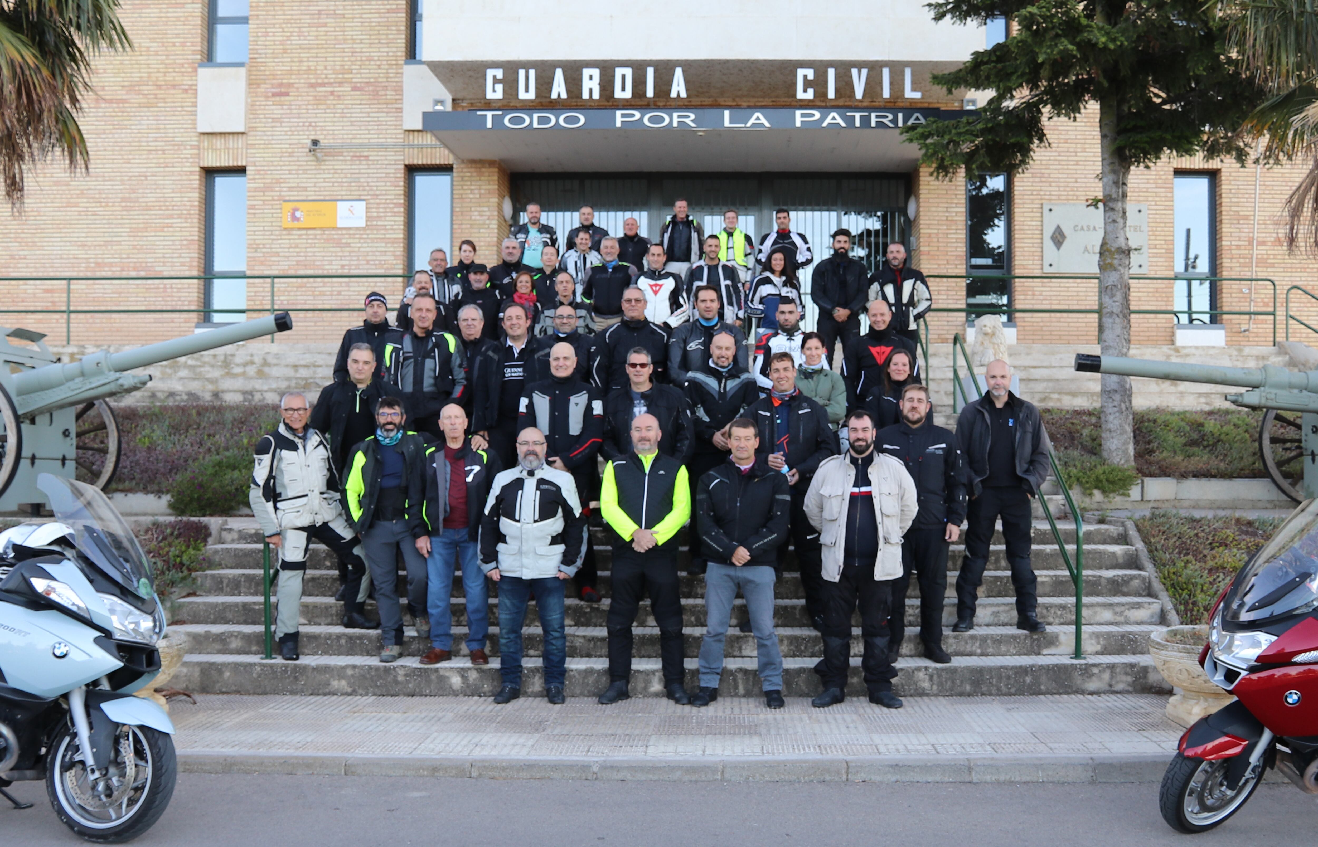 Participantes en la Ruta Motera de la Guardia Civil