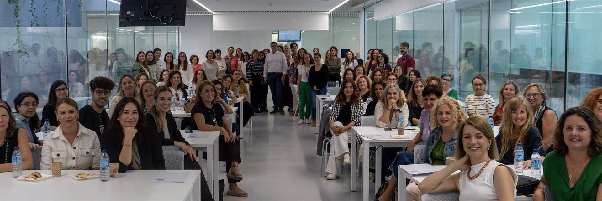 El candidato ha compartido un desayuno con un centenar de mujeres.L