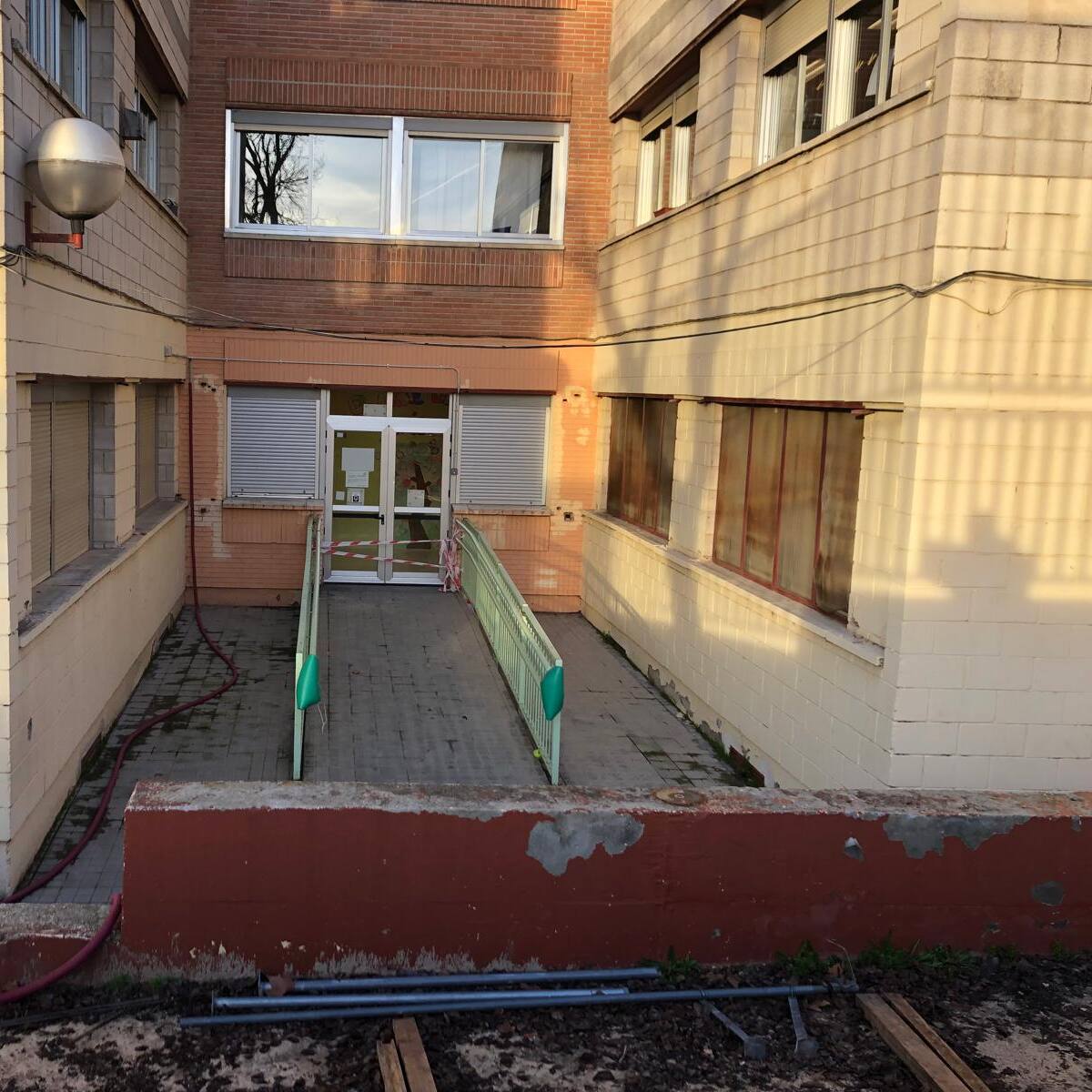 Las familias del Federico García Lorca de Alcobendas piden a la Comunidad de Madrid que acelere las obras del colegio