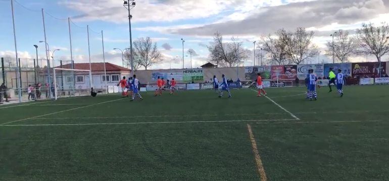 Momento en el que Hugo Medina logra el gol del empate en Villarrubia