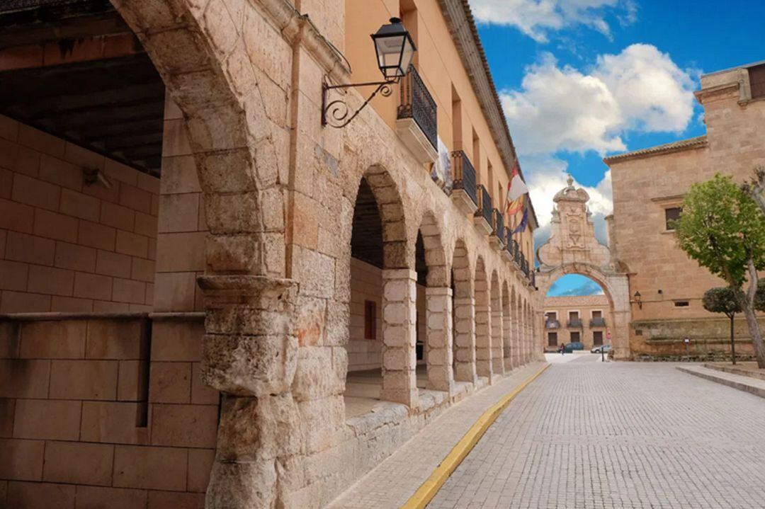 Vista lateral del ayuntamiento de San Clemente
