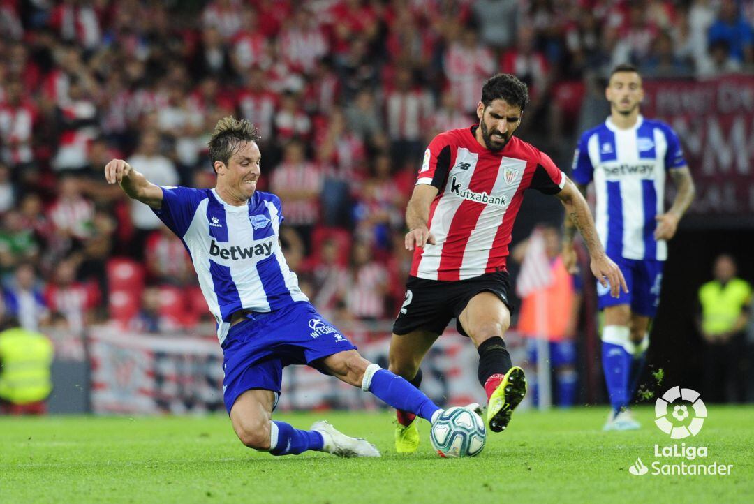 Imagen de un partido entre Athletic y Alavés