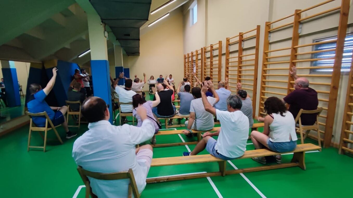 Socios y junta directiva se citaron en el gimnasio del Polideportivo Príncipe de Asturias