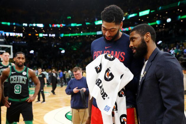 Davis e Irving durante el partido entre Celtics y Pelicans el 10 de diciembre de 2018