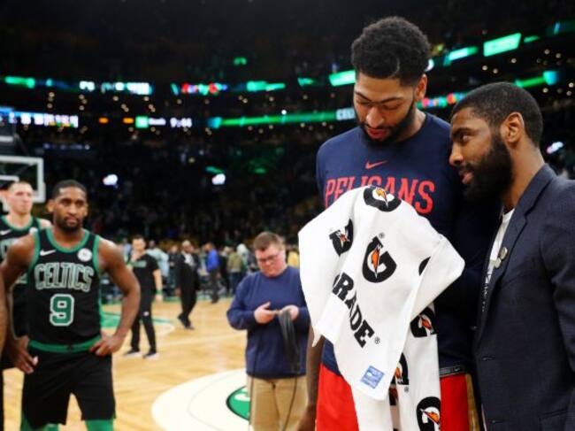 Davis e Irving durante el partido entre Celtics y Pelicans el 10 de diciembre de 2018