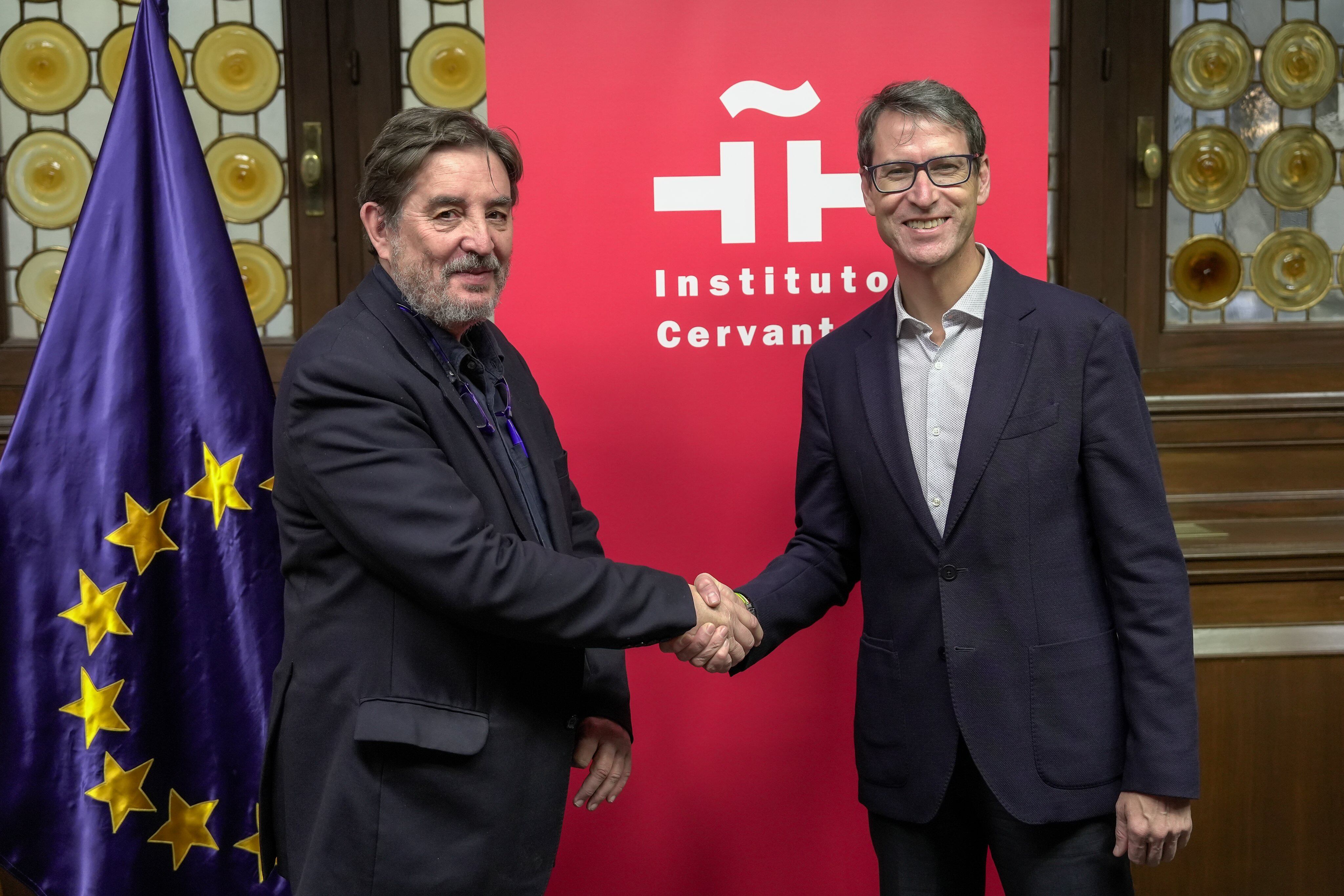 El director del Instituto Cervantes, Luis García Montero, y el presidente de La Rioja, Gonzalo Capellán, en la reunión celebrada en Madrid para la puesta en marcha del Observatorio Global del Español.