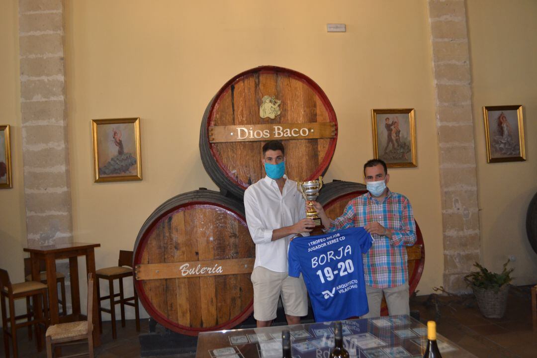 Borja Jiménez recogió el premio en la Bodega Dios Baco