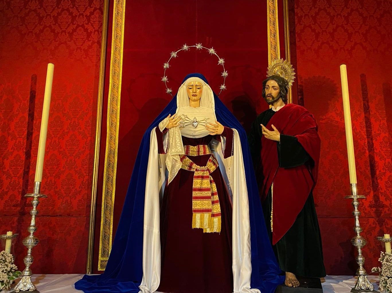 La Virgen de Gracia y Amparo, ataviada de hebrea, ya luce en su capilla de la Parroquia de Omnium Sanctorum