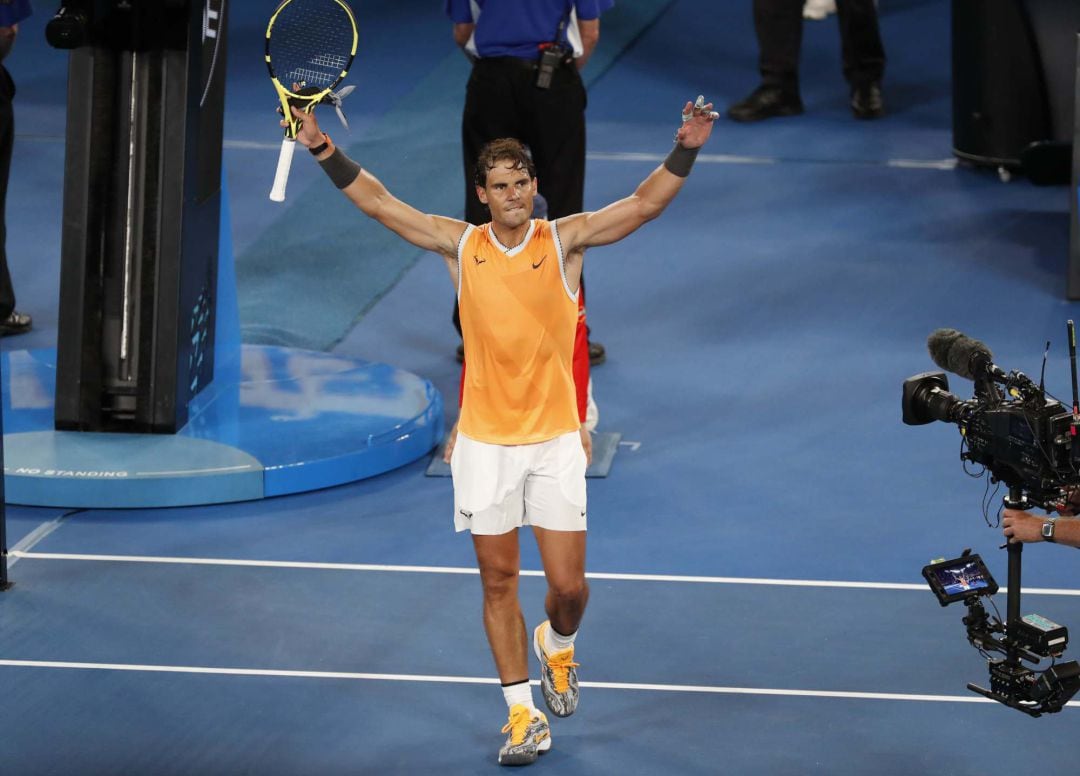 Nadal celebra el triunfo ante De Miñaur