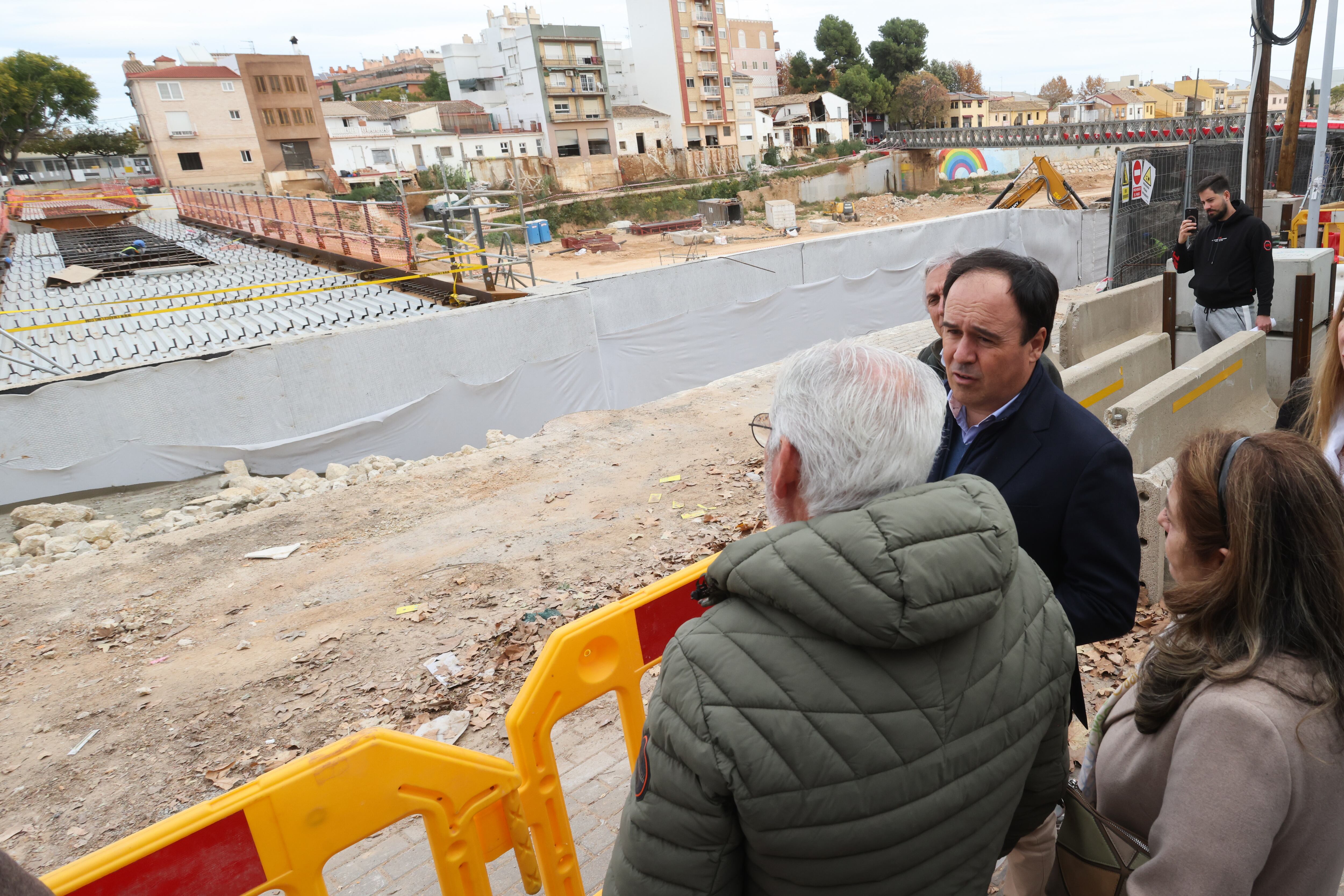 El president de la Generalitat, Juanfran Pérez Llorca, visita las actuaciones realizadas en el barranco del Poyo en Picanya