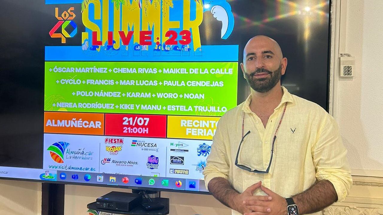 El concejal de Turismo de Almuñécar, Daniel Barbero, presenta el concierto de &quot;Los 40 Summer Live&quot; en la ciudad