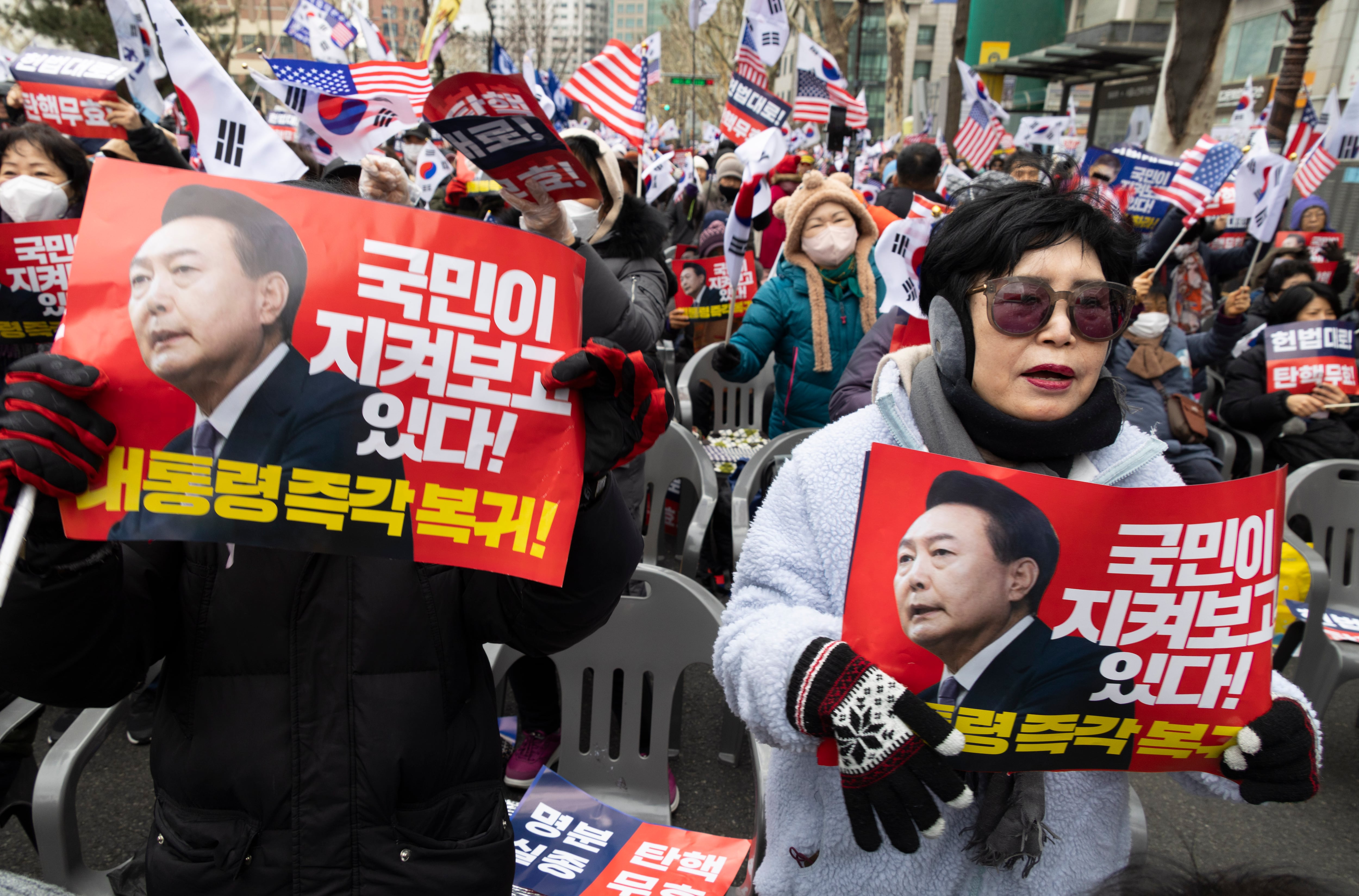 Centenares de personas protestan contra el presidente de Corea del Sur