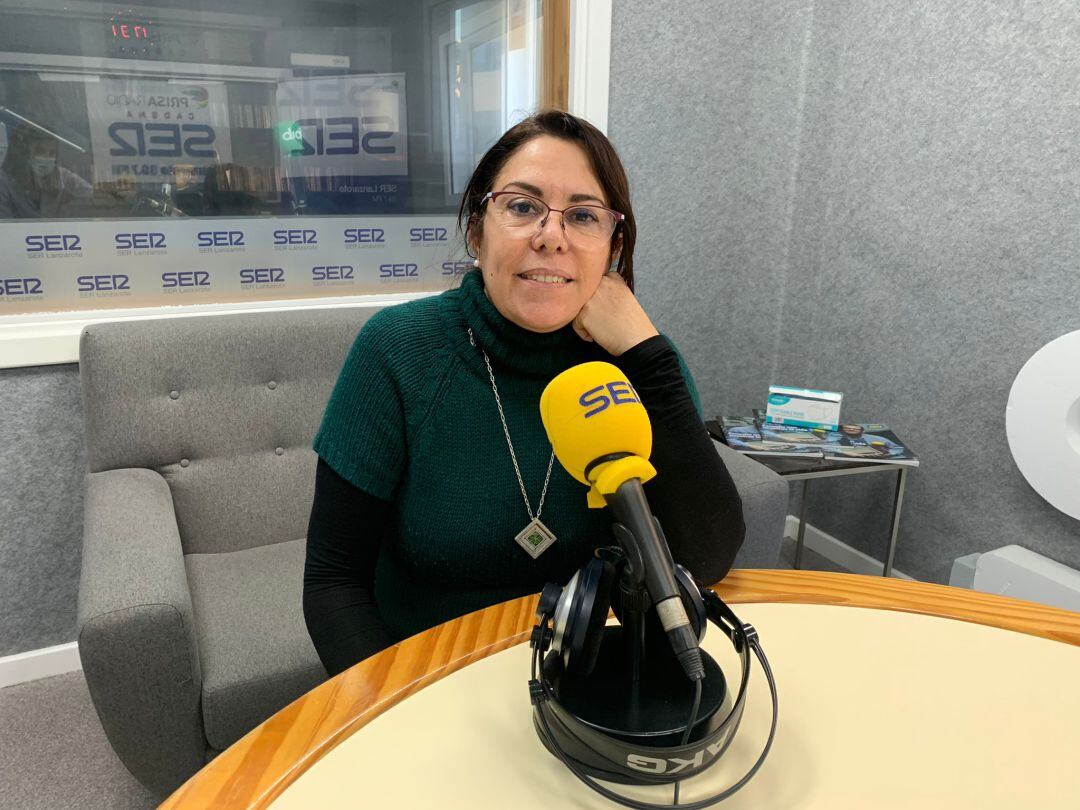 Luz María Duque, profesora del CEIP El Quintero en los estudios de SER Lanzarote. 