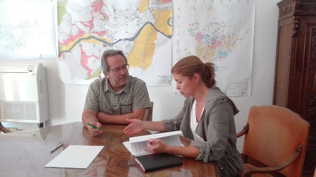 Francisco Guarido y Clara San Damián durante la reunión 